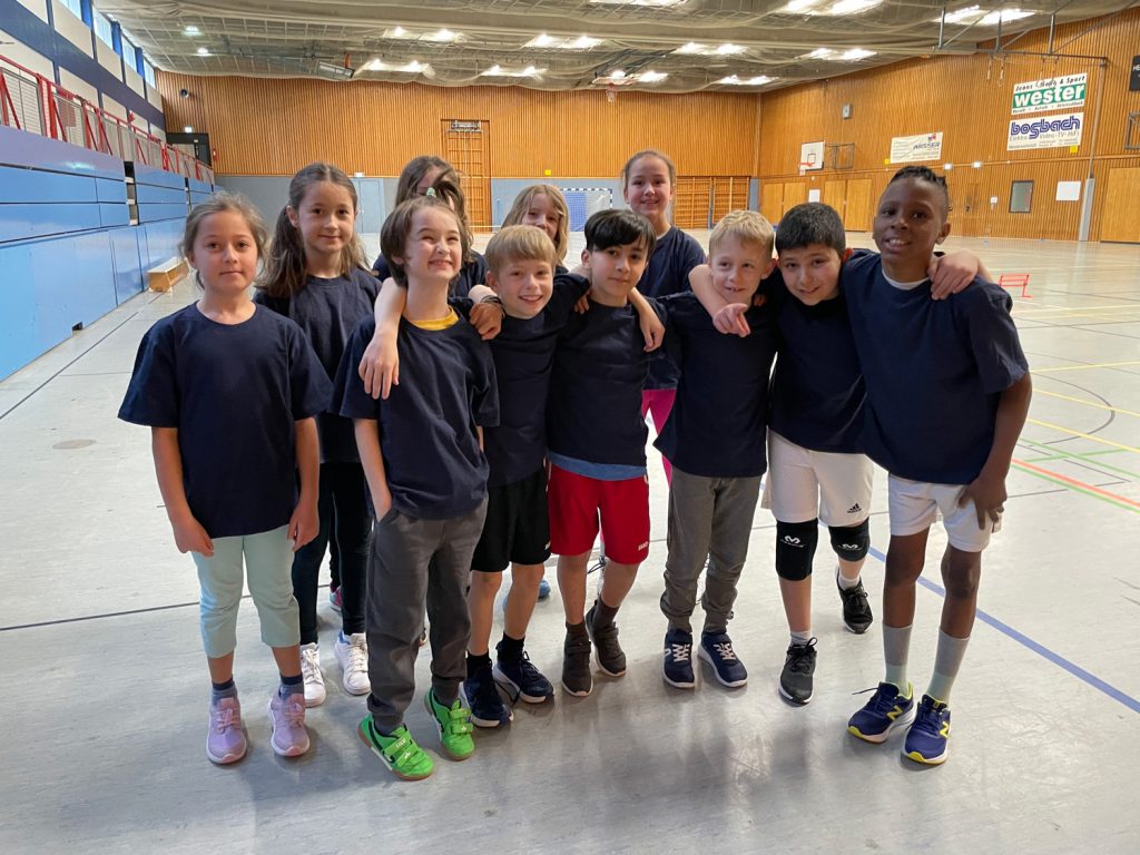 12 Kinder unserer Schule sind beim Leichtathletikwettbewerb an den Start gegangen.